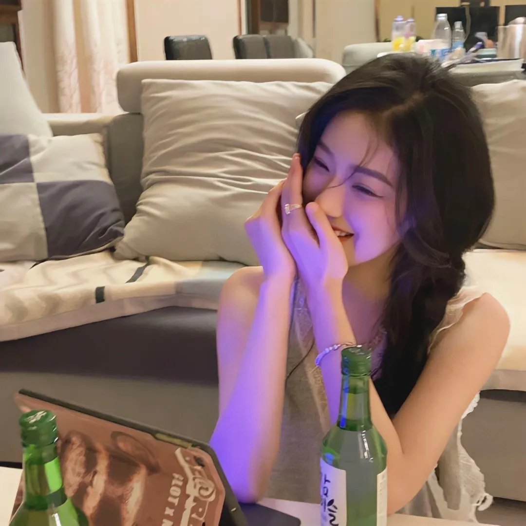 我那热辣滚烫的婚姻刚离婚，五个女神未婚妻倒追我